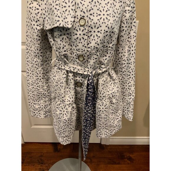 Elevenses White & Chambray Floral Eyelet Patterned Peplum Trench Jacket, Size 12 - Picture 3 of 8